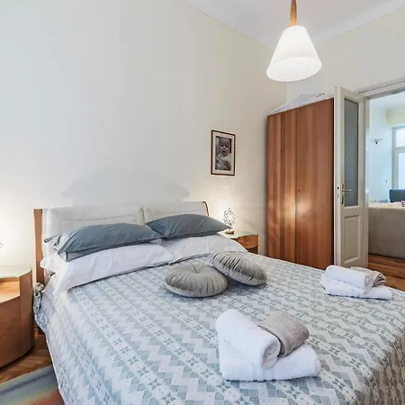 Апартаменты Lovely In With Kitchen