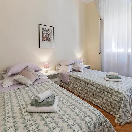 Lovely In With Kitchen Апартаменты