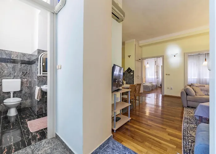 דירה Lovely In With Kitchen