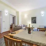 Lovely In With Kitchen Apartment *