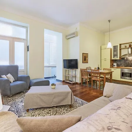 Lovely In With Kitchen Apartament