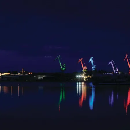 Apartment Lovely In With Kitchen Pula