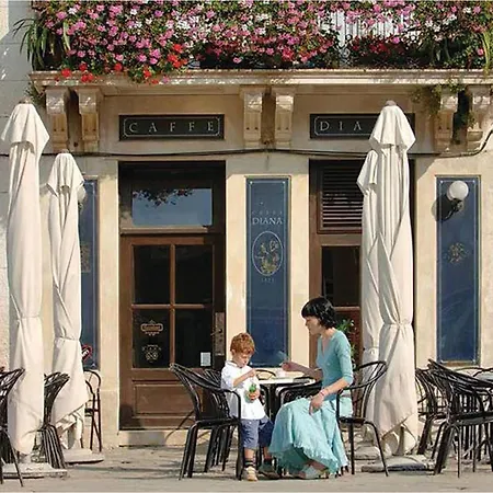 Apartment Lovely In With Kitchen Pula