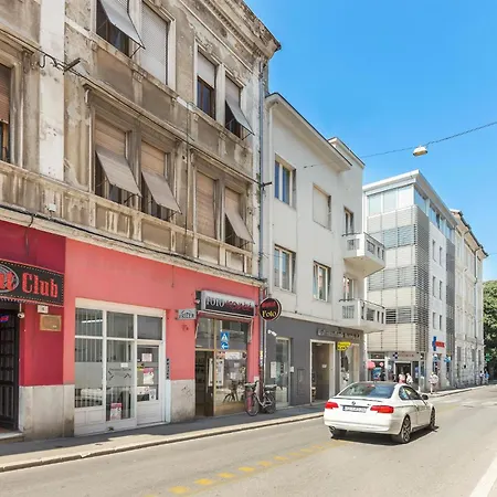 Lovely In With Kitchen *